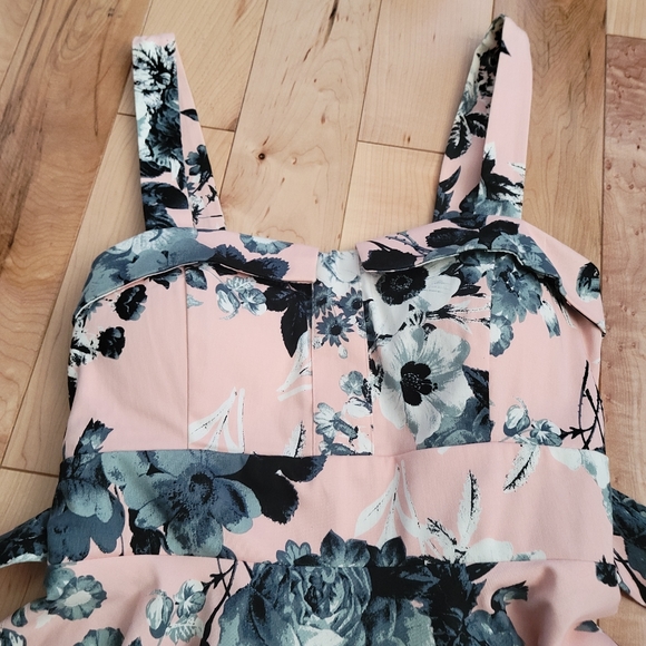 Floral dress - Picture 2 of 7